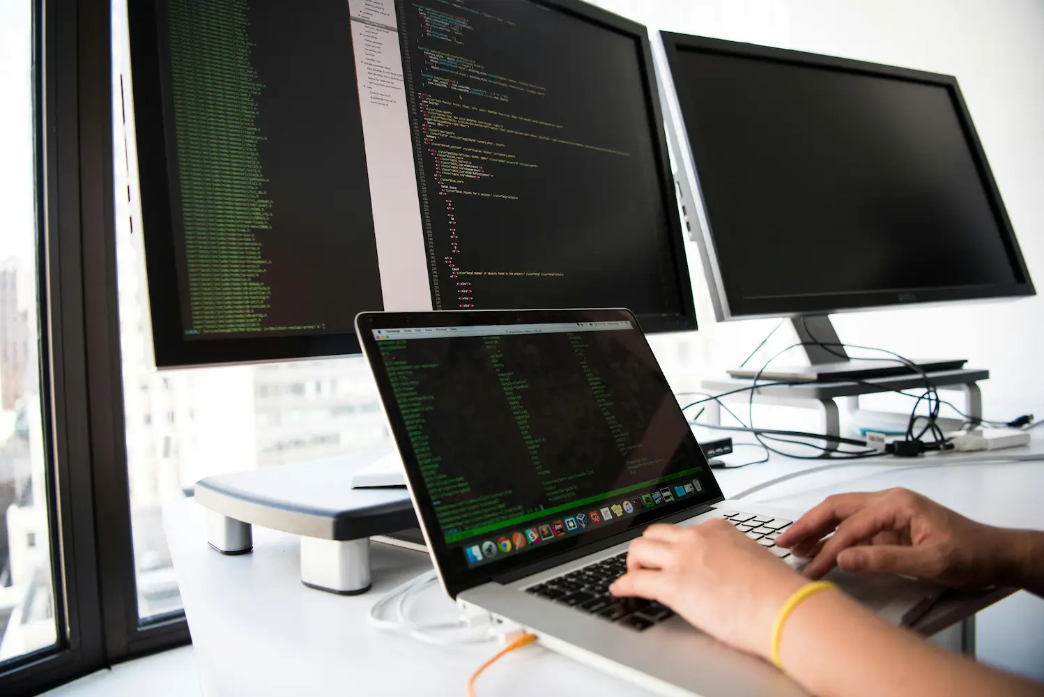 Conflict Solutions offers coding training, startup collaboration, and project support services.